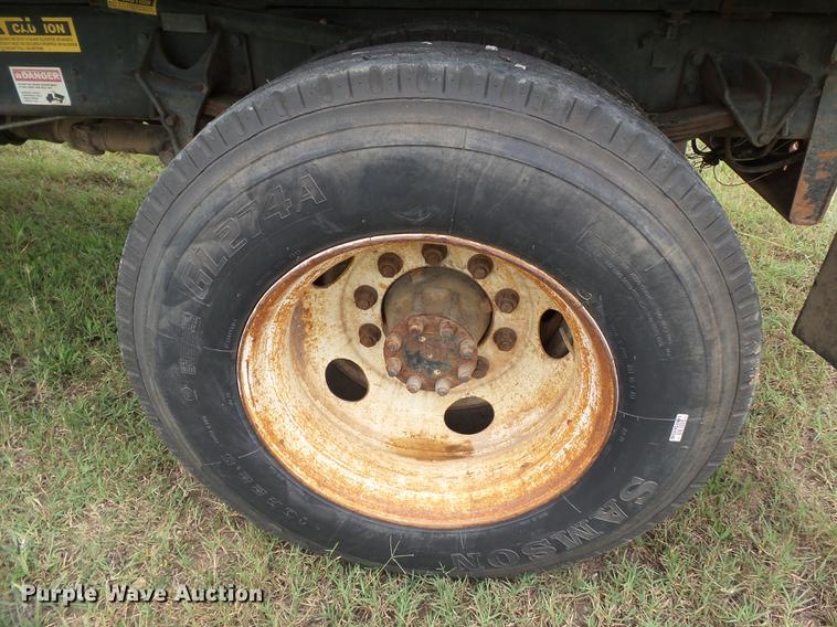 image for item DB7054 2005 Ford F750 Super Duty dump truck