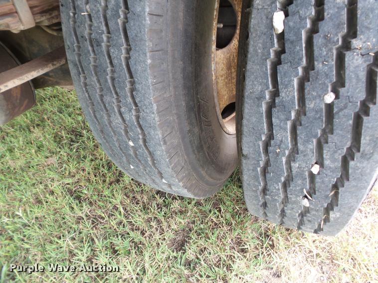 image for item DB7054 2005 Ford F750 Super Duty dump truck