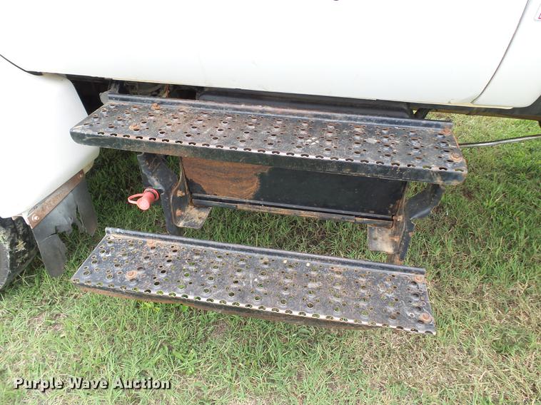 image for item DB7054 2005 Ford F750 Super Duty dump truck