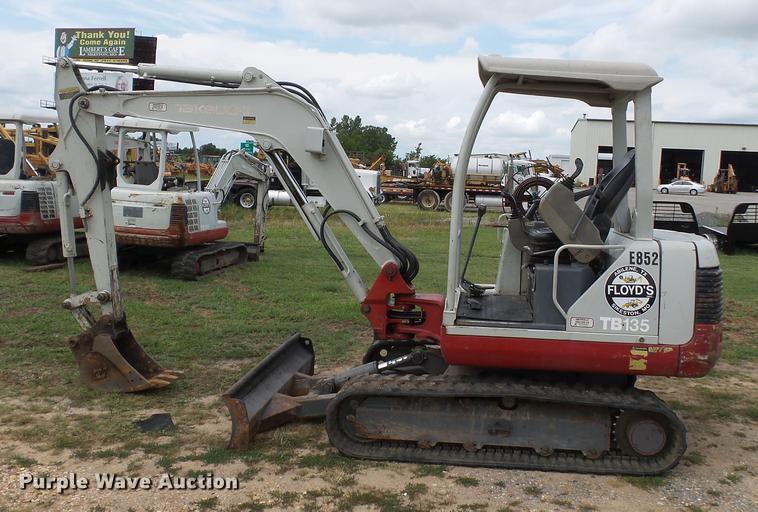 image for item DB7066 2007 Takeuchi TB135 mini excavator