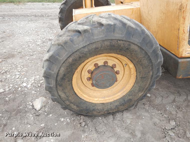 image for item DB8281 Gehl DL8H-44 telehandler