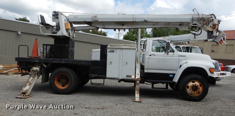 image for item DB8309 1999 Ford F800 digger derrick truck
