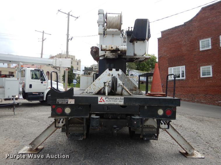 image for item DB8309 1999 Ford F800 digger derrick truck