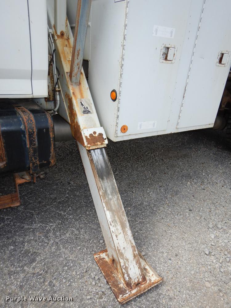 image for item DB8309 1999 Ford F800 digger derrick truck