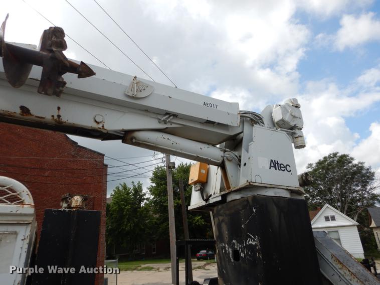 image for item DB8309 1999 Ford F800 digger derrick truck