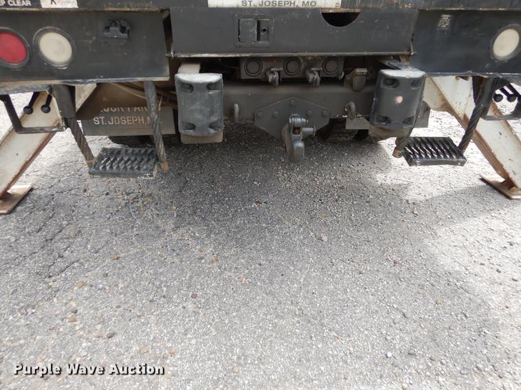 image for item DB8309 1999 Ford F800 digger derrick truck