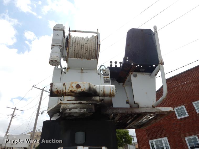 image for item DB8309 1999 Ford F800 digger derrick truck