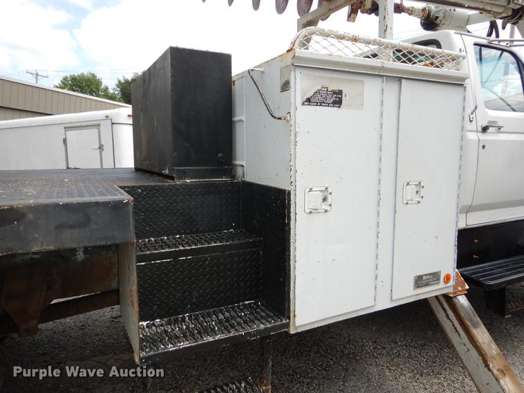 image for item DB8309 1999 Ford F800 digger derrick truck