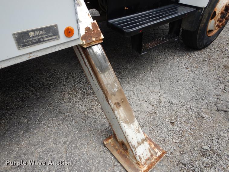 image for item DB8309 1999 Ford F800 digger derrick truck