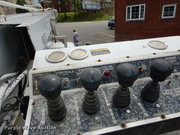 image for item DB8309 1999 Ford F800 digger derrick truck