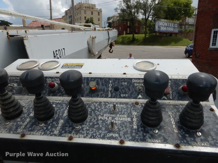 image for item DB8309 1999 Ford F800 digger derrick truck