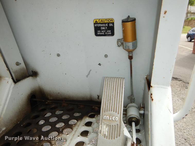 image for item DB8309 1999 Ford F800 digger derrick truck