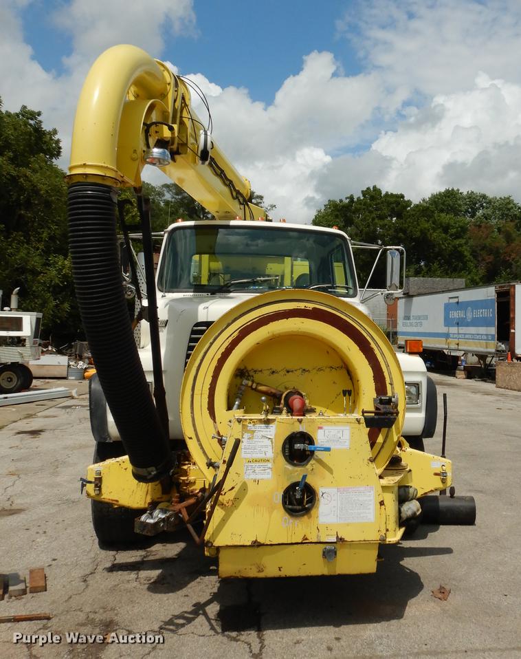image for item DB8314 1996 Ford LN8000 vacuum truck