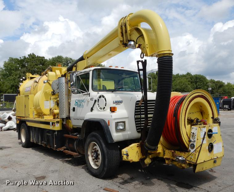 image for item DB8314 1996 Ford LN8000 vacuum truck