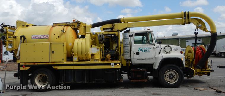 image for item DB8314 1996 Ford LN8000 vacuum truck