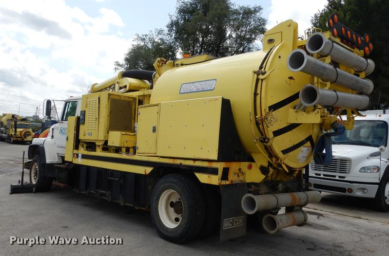 image for item DB8314 1996 Ford LN8000 vacuum truck