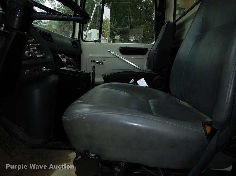 image for item DB8314 1996 Ford LN8000 vacuum truck