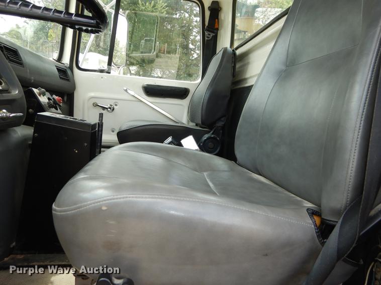 image for item DB8314 1996 Ford LN8000 vacuum truck