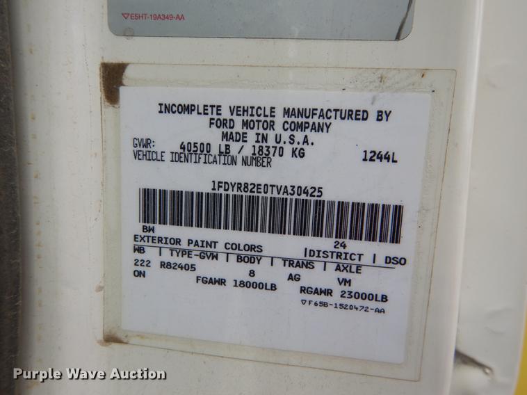 image for item DB8314 1996 Ford LN8000 vacuum truck