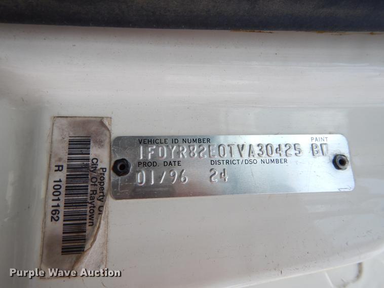 image for item DB8314 1996 Ford LN8000 vacuum truck