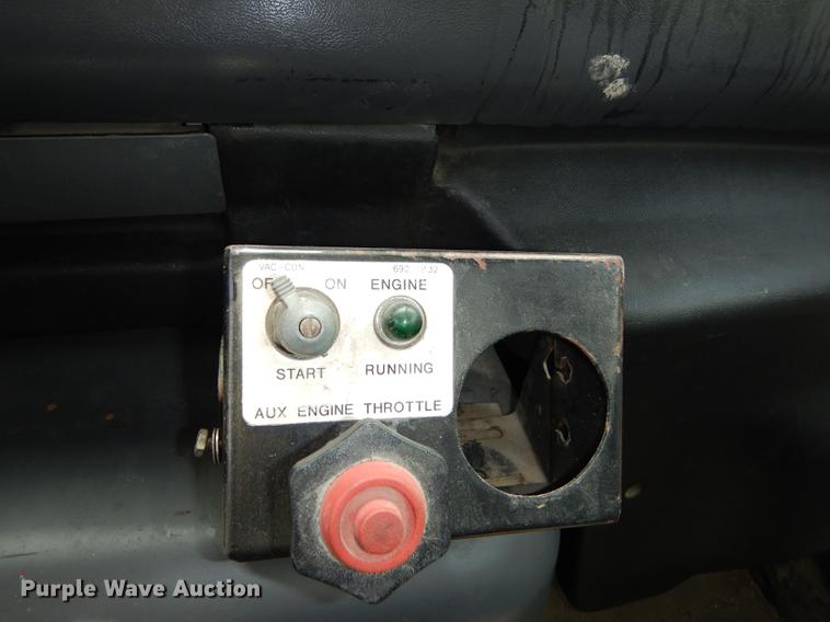 image for item DB8314 1996 Ford LN8000 vacuum truck