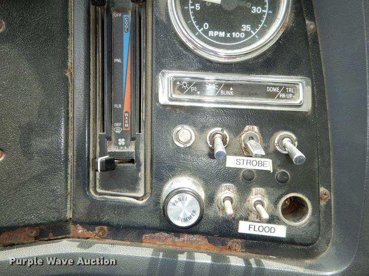 image for item DB8314 1996 Ford LN8000 vacuum truck