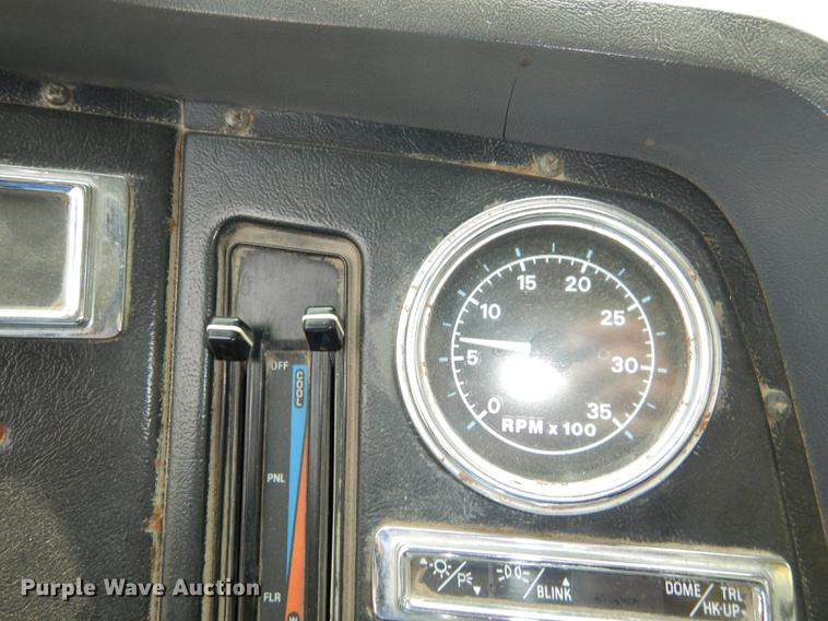 image for item DB8314 1996 Ford LN8000 vacuum truck