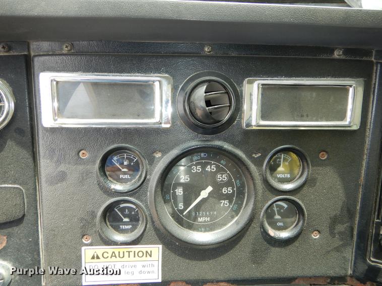 image for item DB8314 1996 Ford LN8000 vacuum truck