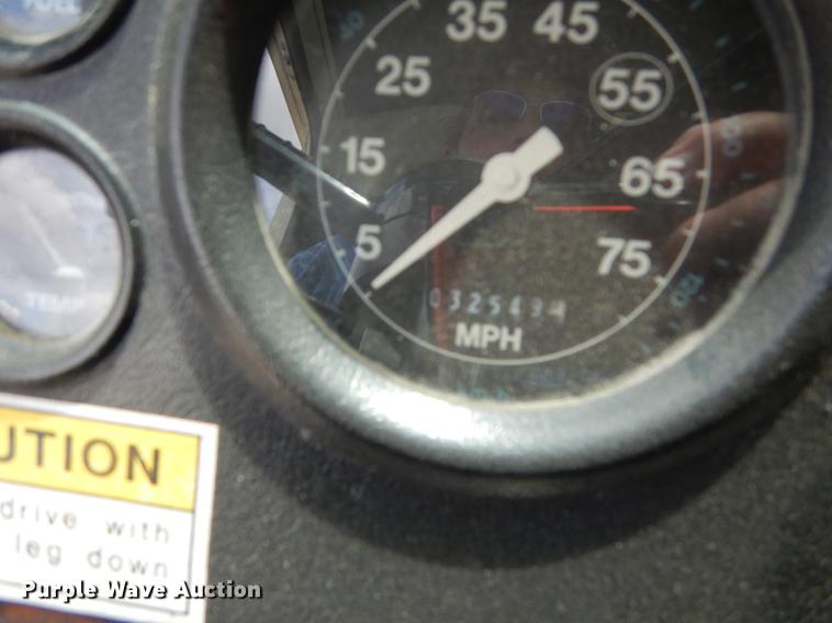 image for item DB8314 1996 Ford LN8000 vacuum truck