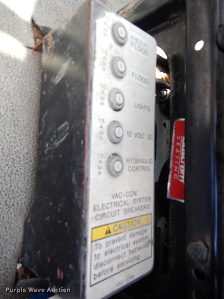 image for item DB8314 1996 Ford LN8000 vacuum truck