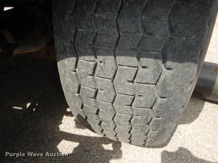 image for item DB8314 1996 Ford LN8000 vacuum truck