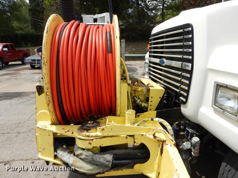 image for item DB8314 1996 Ford LN8000 vacuum truck