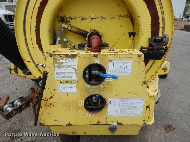 image for item DB8314 1996 Ford LN8000 vacuum truck