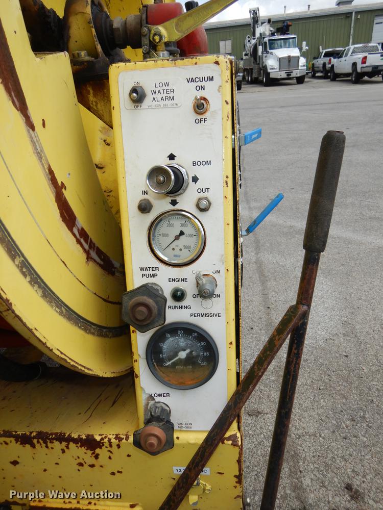 image for item DB8314 1996 Ford LN8000 vacuum truck