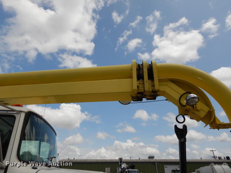 image for item DB8314 1996 Ford LN8000 vacuum truck