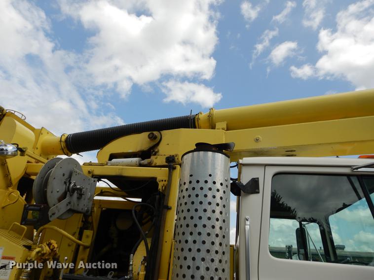 image for item DB8314 1996 Ford LN8000 vacuum truck