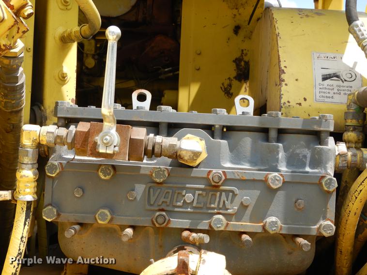 image for item DB8314 1996 Ford LN8000 vacuum truck