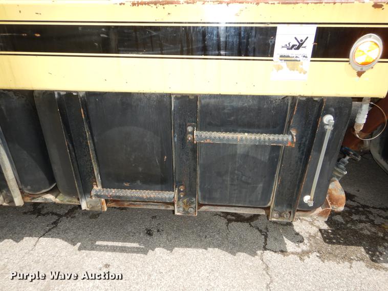 image for item DB8314 1996 Ford LN8000 vacuum truck