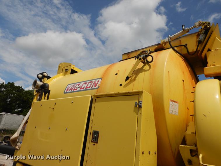 image for item DB8314 1996 Ford LN8000 vacuum truck