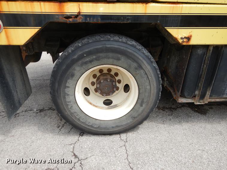 image for item DB8314 1996 Ford LN8000 vacuum truck