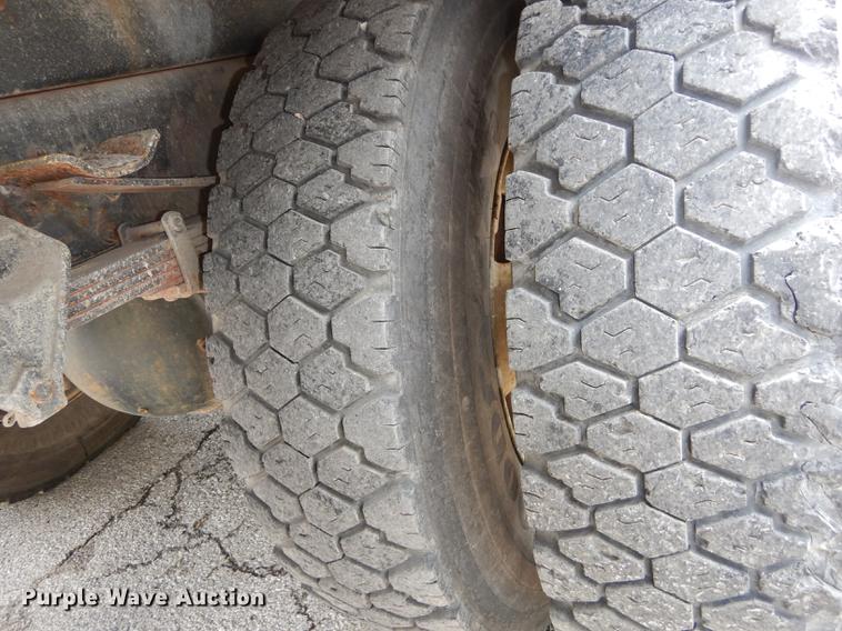 image for item DB8314 1996 Ford LN8000 vacuum truck