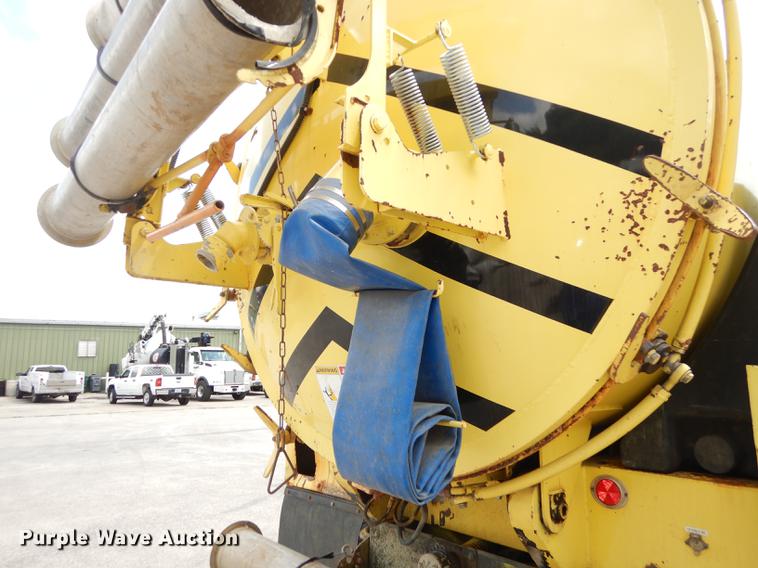 image for item DB8314 1996 Ford LN8000 vacuum truck