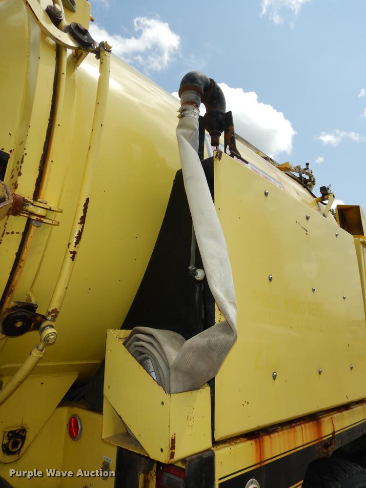 image for item DB8314 1996 Ford LN8000 vacuum truck