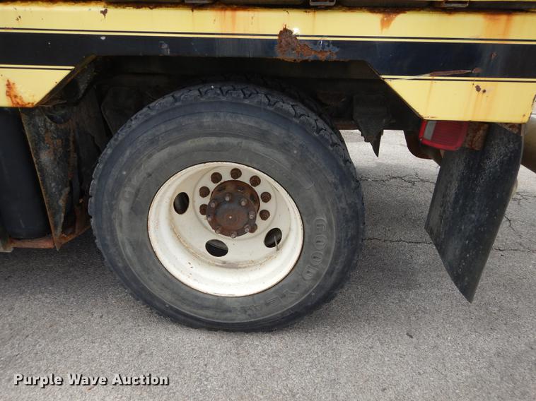 image for item DB8314 1996 Ford LN8000 vacuum truck