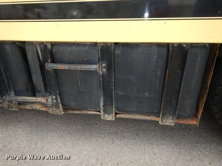 image for item DB8314 1996 Ford LN8000 vacuum truck