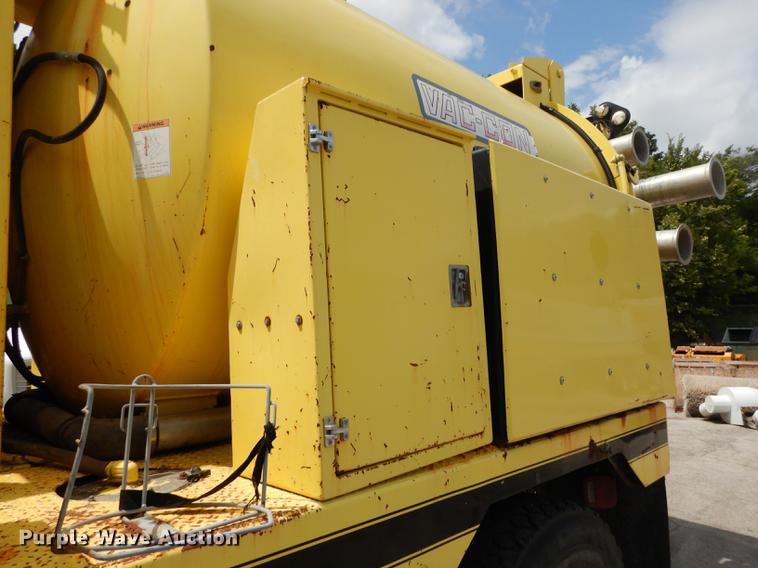 image for item DB8314 1996 Ford LN8000 vacuum truck