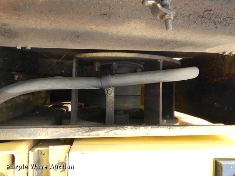 image for item DB8314 1996 Ford LN8000 vacuum truck