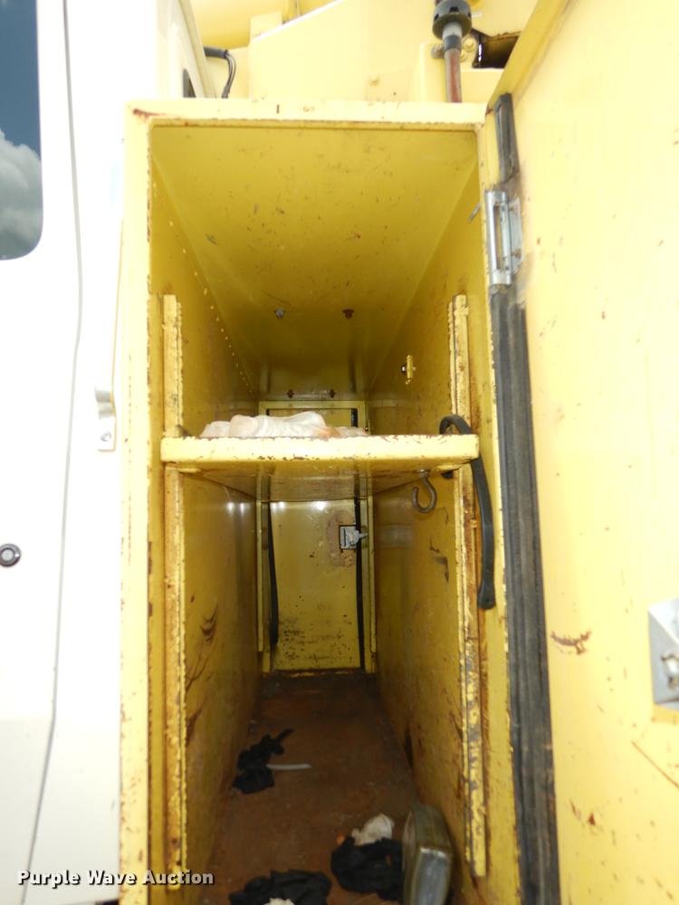 image for item DB8314 1996 Ford LN8000 vacuum truck