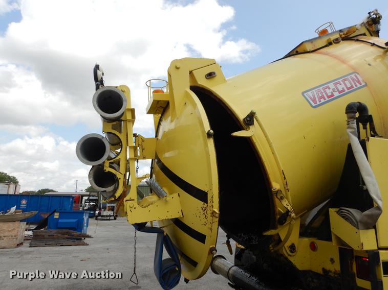 image for item DB8314 1996 Ford LN8000 vacuum truck