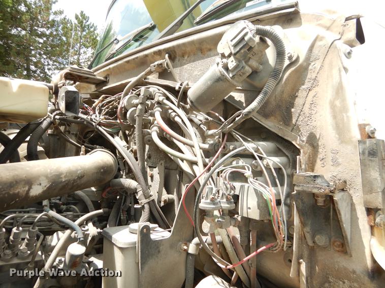 image for item DB8314 1996 Ford LN8000 vacuum truck